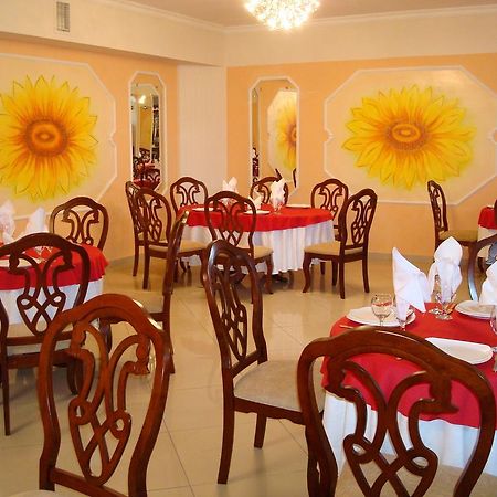 Ust-Kamenogorsk Hotel Екстер'єр фото