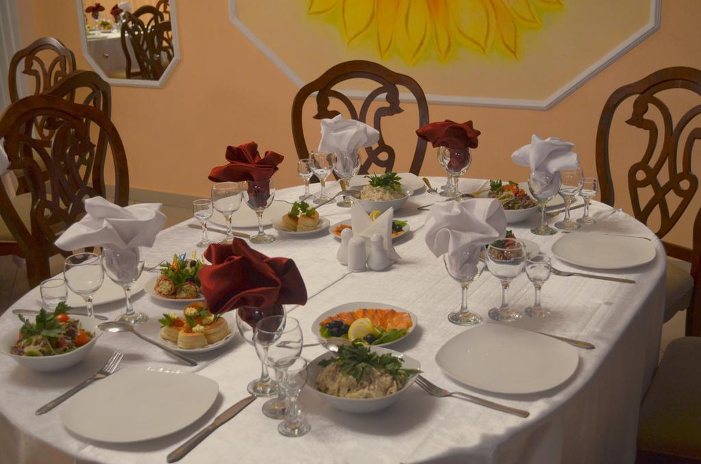 Ust-Kamenogorsk Hotel Екстер'єр фото