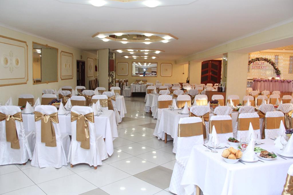 Ust-Kamenogorsk Hotel Екстер'єр фото