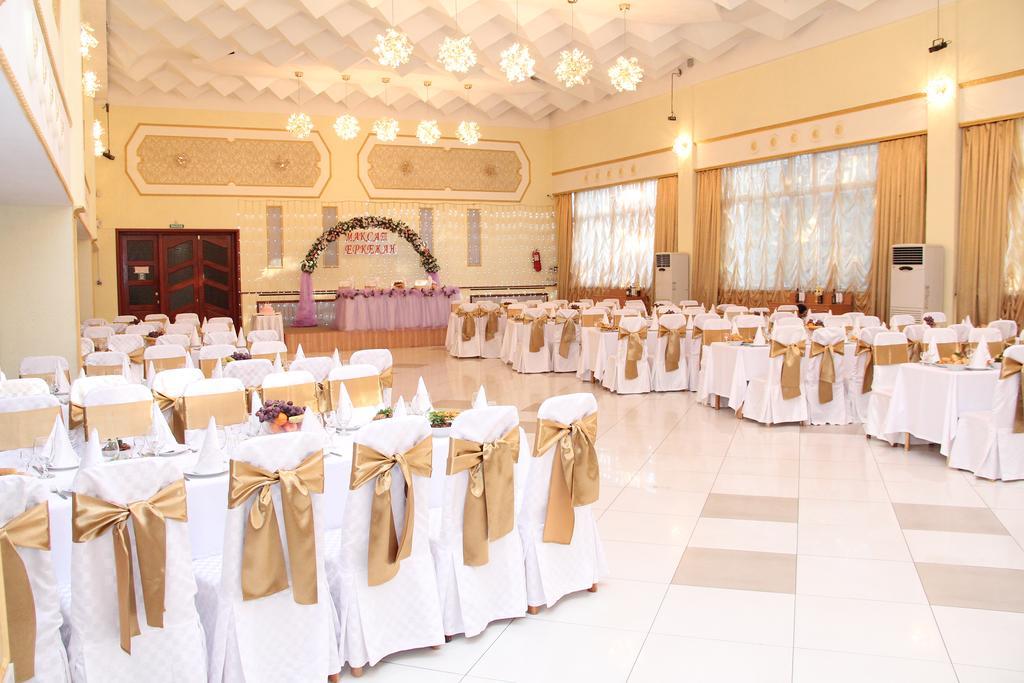 Ust-Kamenogorsk Hotel Екстер'єр фото