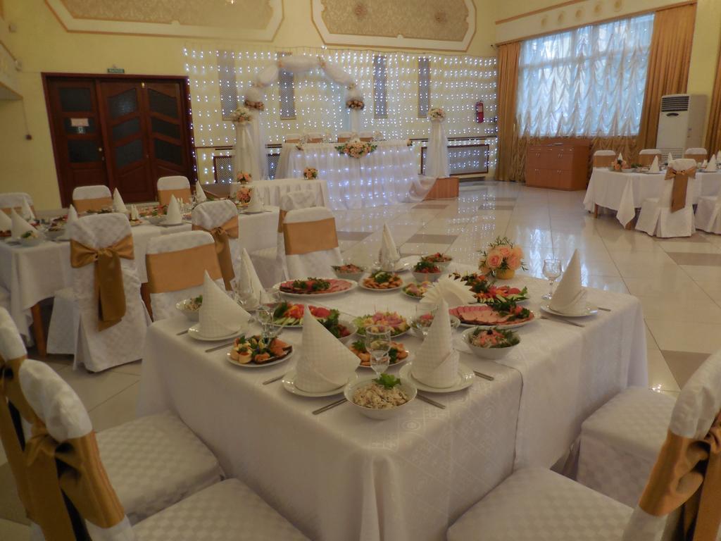 Ust-Kamenogorsk Hotel Екстер'єр фото