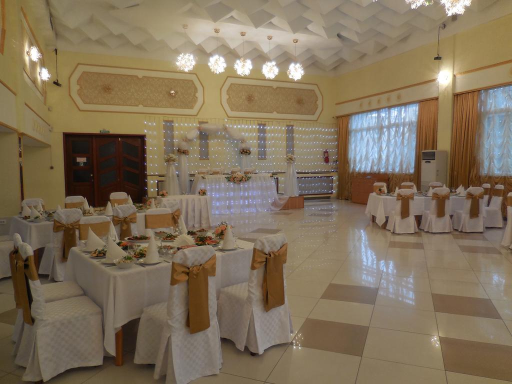 Ust-Kamenogorsk Hotel Екстер'єр фото