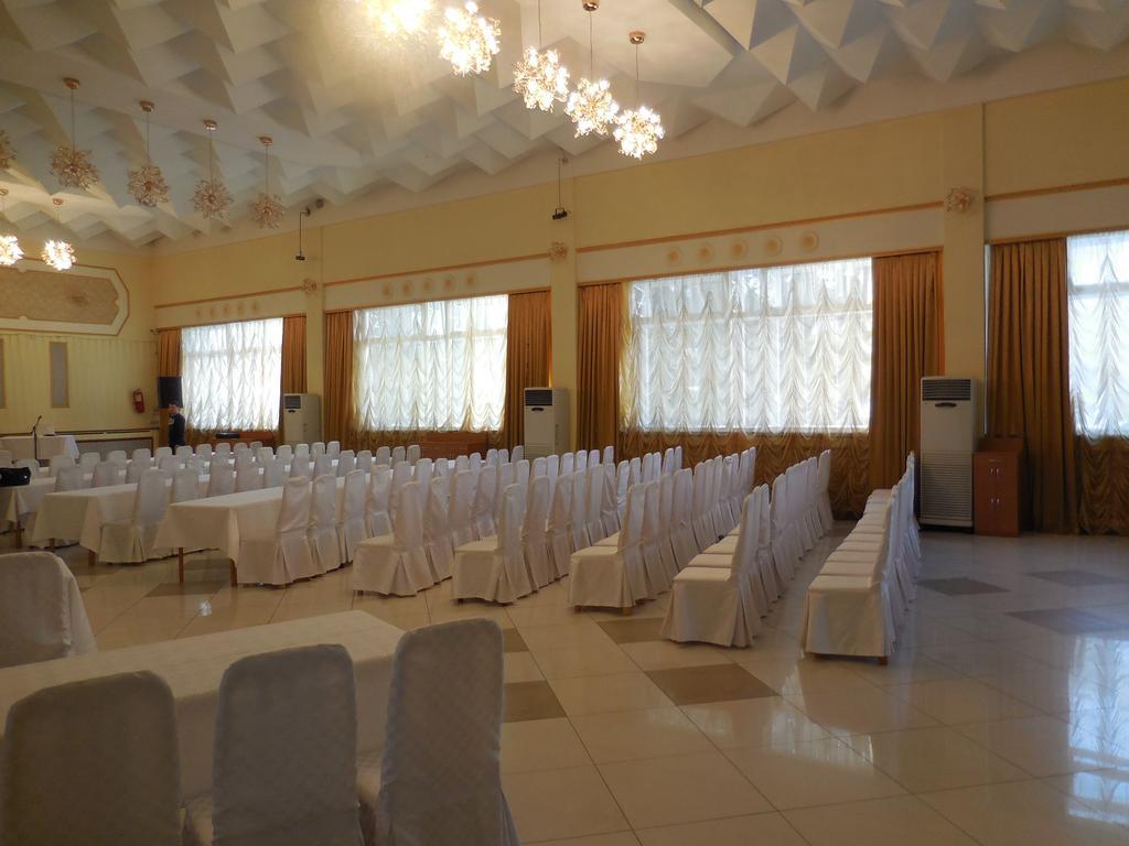 Ust-Kamenogorsk Hotel Екстер'єр фото