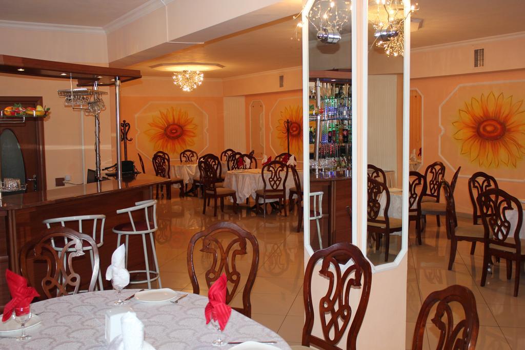 Ust-Kamenogorsk Hotel Екстер'єр фото