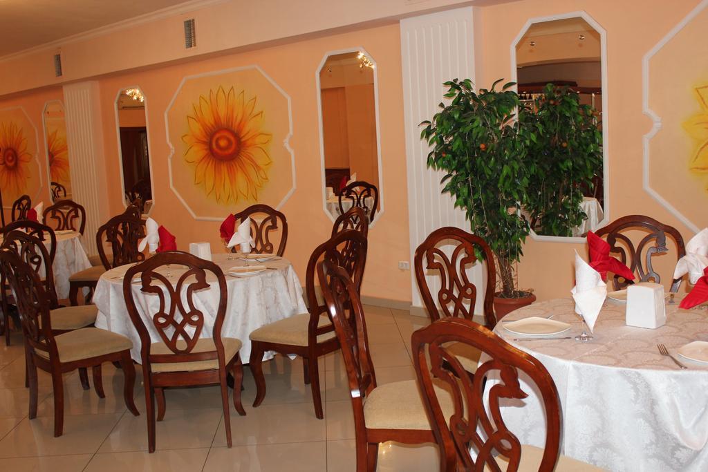 Ust-Kamenogorsk Hotel Екстер'єр фото