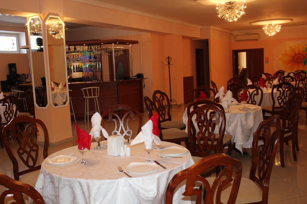 Ust-Kamenogorsk Hotel Екстер'єр фото