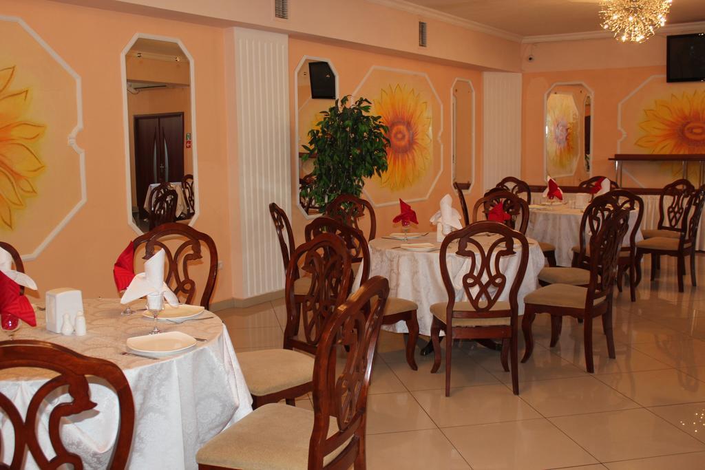 Ust-Kamenogorsk Hotel Екстер'єр фото