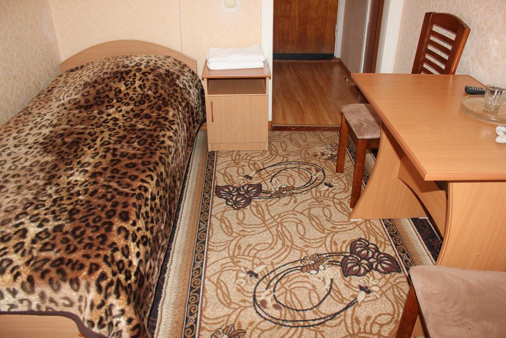 Ust-Kamenogorsk Hotel Екстер'єр фото