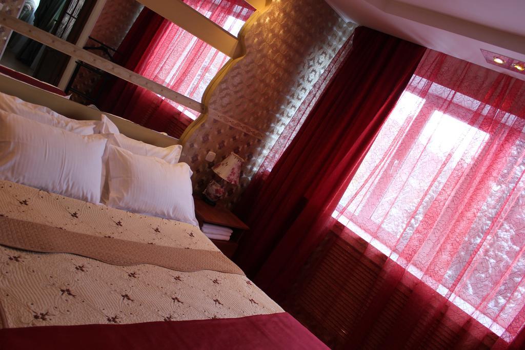 Ust-Kamenogorsk Hotel Екстер'єр фото