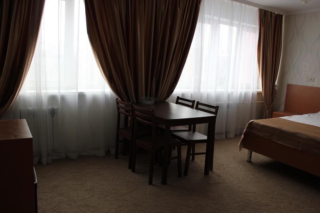 Ust-Kamenogorsk Hotel Екстер'єр фото