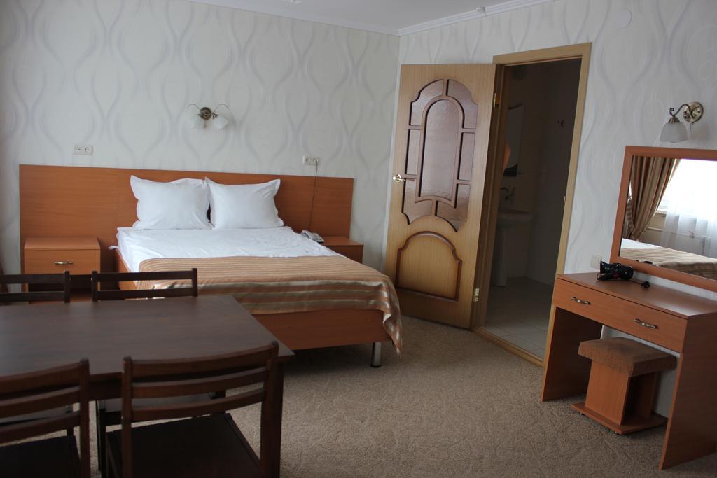 Ust-Kamenogorsk Hotel Екстер'єр фото