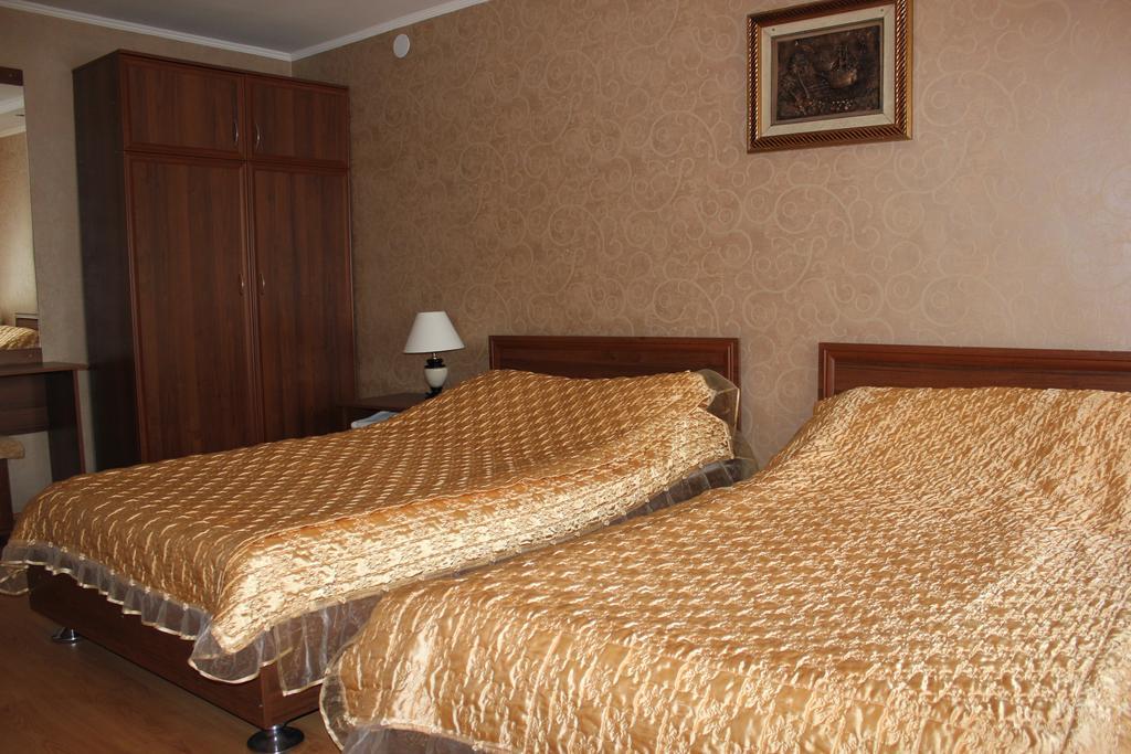 Ust-Kamenogorsk Hotel Екстер'єр фото