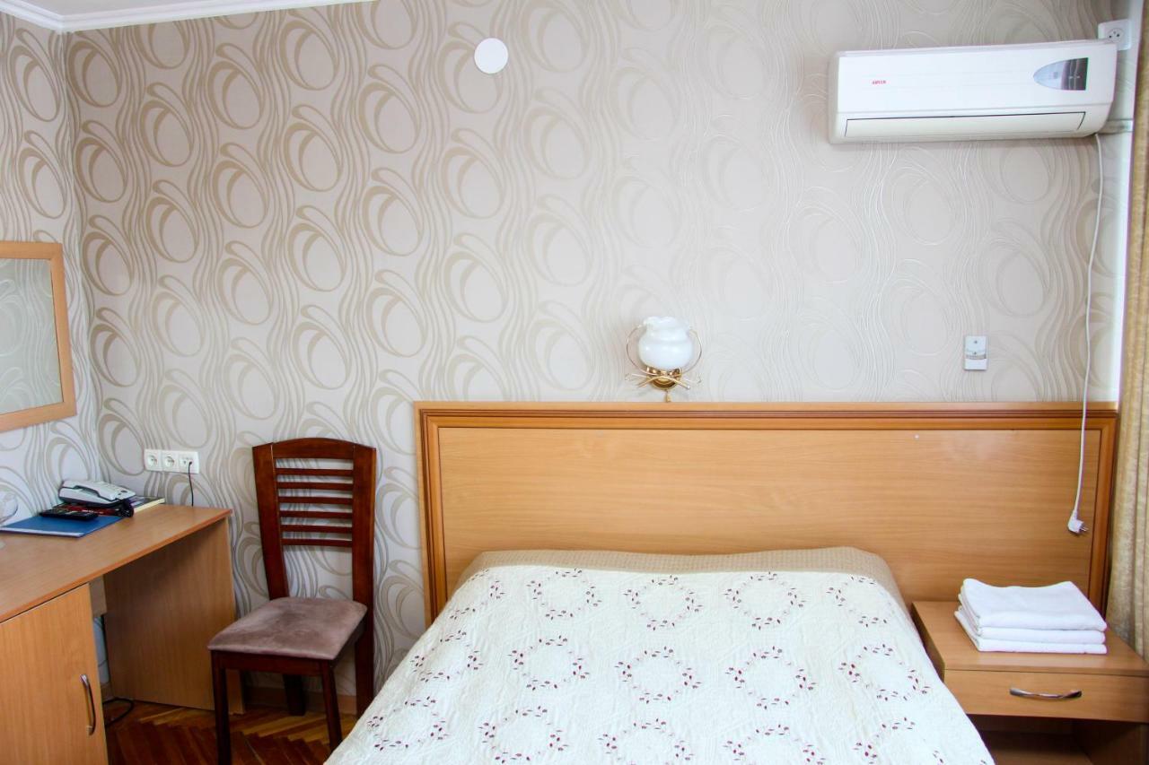 Ust-Kamenogorsk Hotel Екстер'єр фото