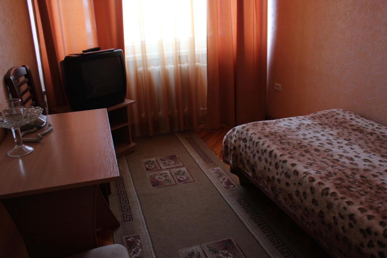 Ust-Kamenogorsk Hotel Екстер'єр фото